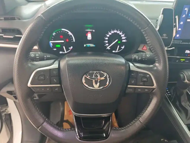 Toyota Sienna — Фото автомобиля 10