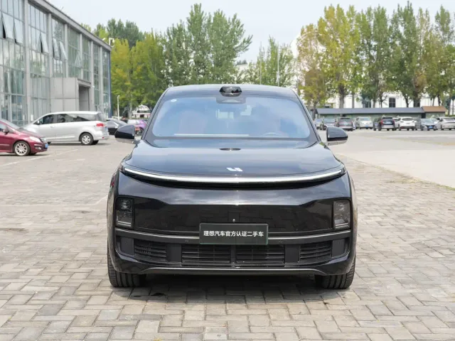 Li Auto L9 — Фото автомобиля 2