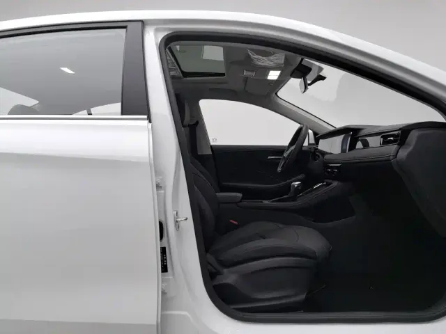 Roewe i5 — Фото автомобиля 23