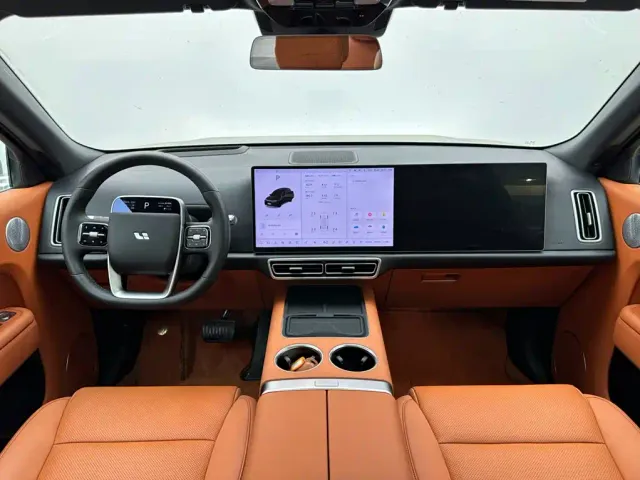 Li Auto L8 — Фото автомобиля 10