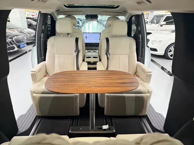 Li Auto MEGA — Фото автомобиля 15