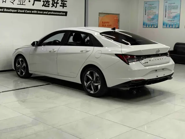 Hyundai Elantra — Фото автомобиля 4