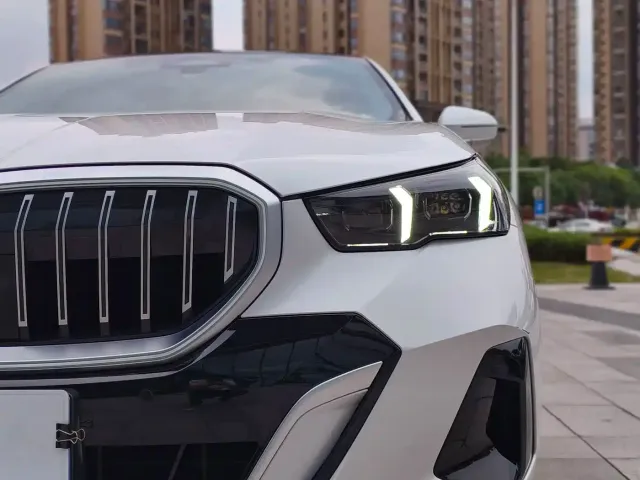 BMW 5 Series — Фото автомобиля 19
