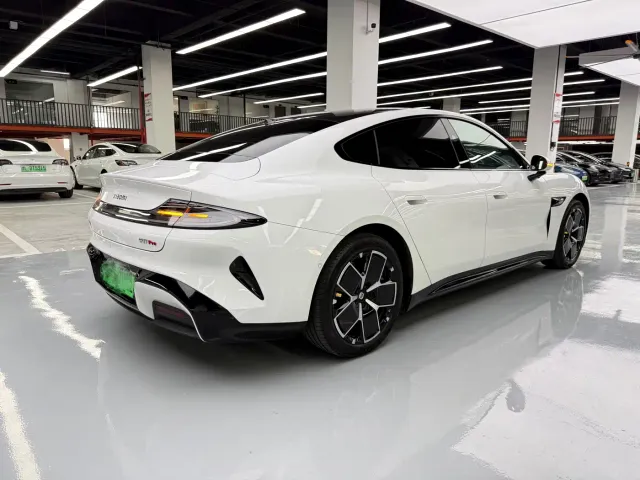 Xiaomi SU7 — Фото автомобиля 12