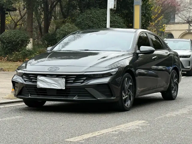 Hyundai Elantra — Фото автомобиля 3