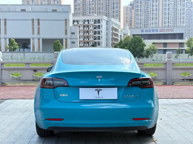Tesla Model 3 — Фото автомобиля 8