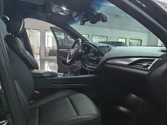 Cadillac CT5 — Фото автомобиля 9