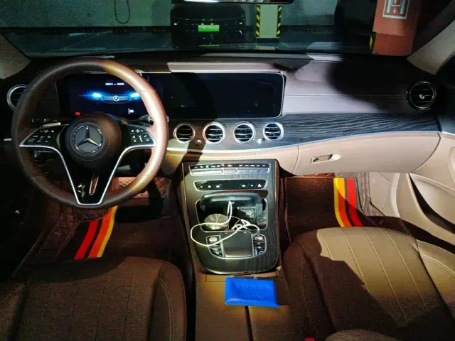 Mercedes-Benz E-Class — Фото автомобиля 12