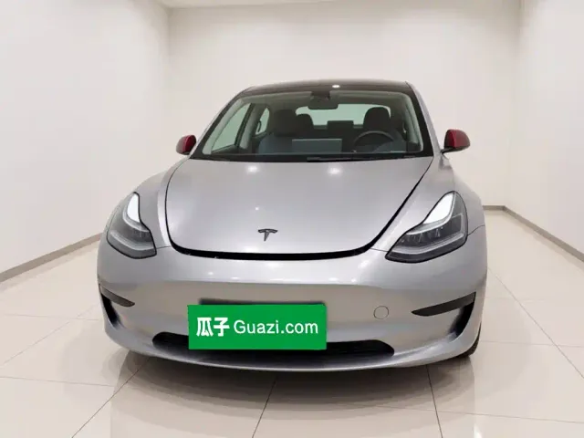 Tesla Model 3 — Фото автомобиля 2