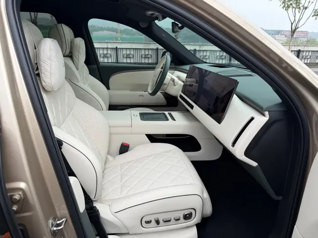 Li Auto L9 — Фото автомобиля 8
