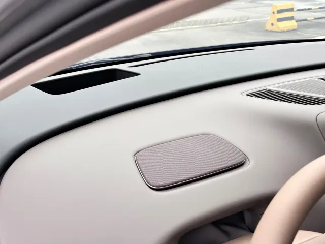 Li Auto i8 — Фото автомобиля 14