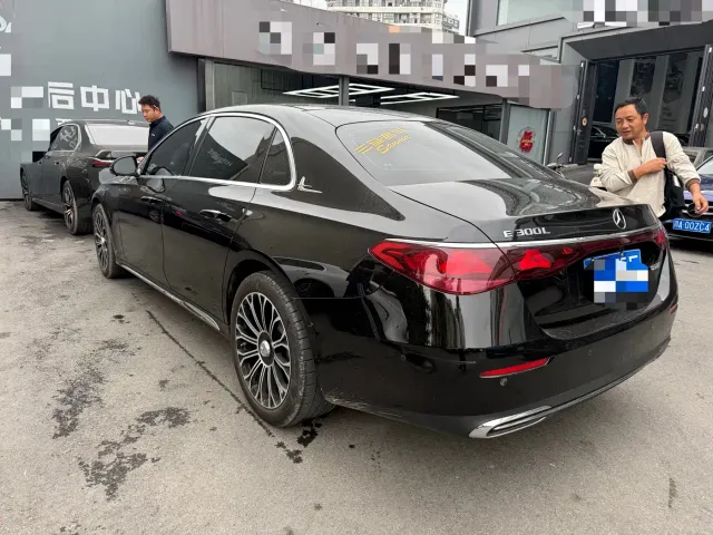 Mercedes-Benz E-Class — Фото автомобиля 9