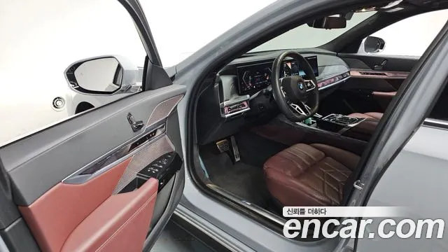 BMW 7-Series 7 серия (G70) 740i sDrive M Sport — Фото автомобиля 10
