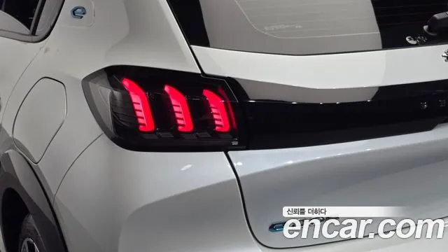 Peugeot 208 e-208 2nd Gen — Фото автомобиля 8