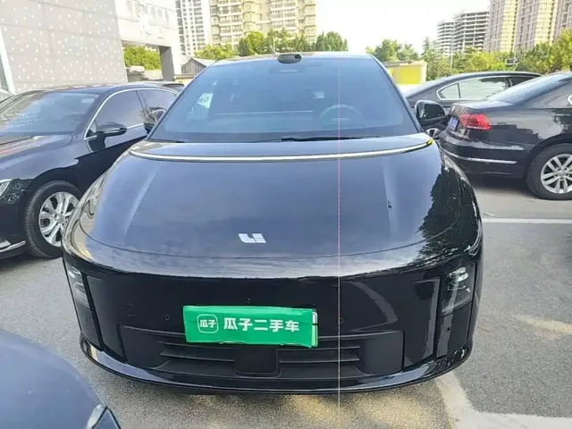Li Auto Li Auto i6 2025 2WD Base Model — Фото автомобиля 2