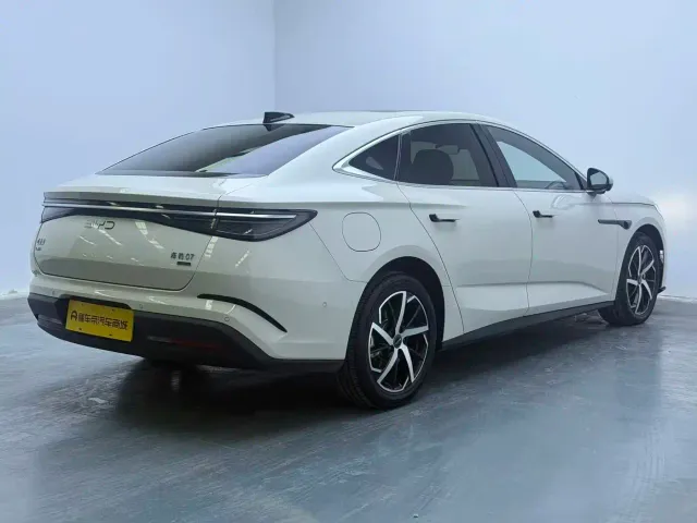 BYD Seal 07 DM-i — Фото автомобиля 7