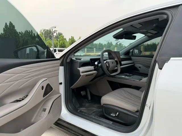 Geely Galaxy Xingyao 8 — Фото автомобиля 7