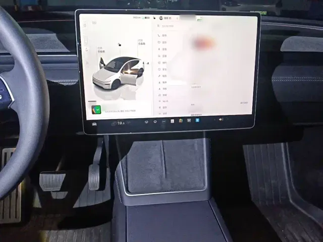 Tesla Model Y — Фото автомобиля 5