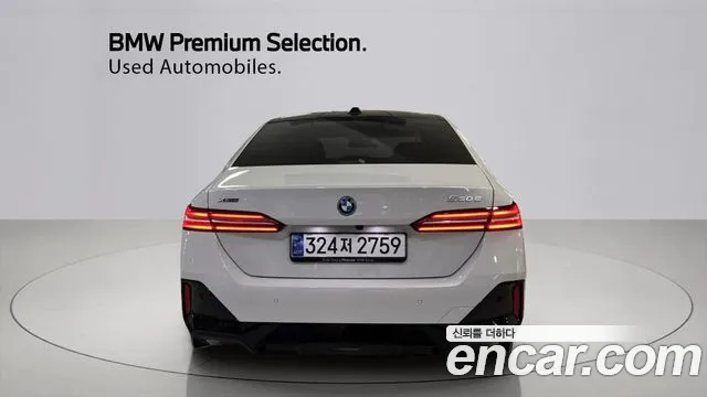 BMW 5 Series G60 — Фото автомобиля 4