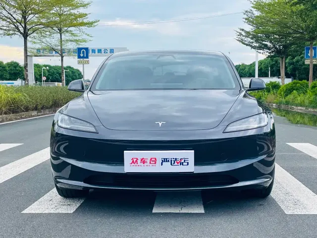 Tesla Model 3 — Фото автомобиля 2