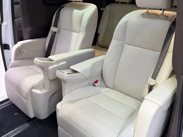 Li Auto MEGA — Фото автомобиля 8