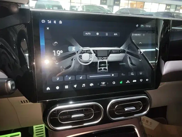Leapmotor C11 — Фото автомобиля 12