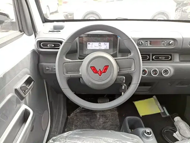 Wuling Zhiguang NEV — Фото автомобиля 10