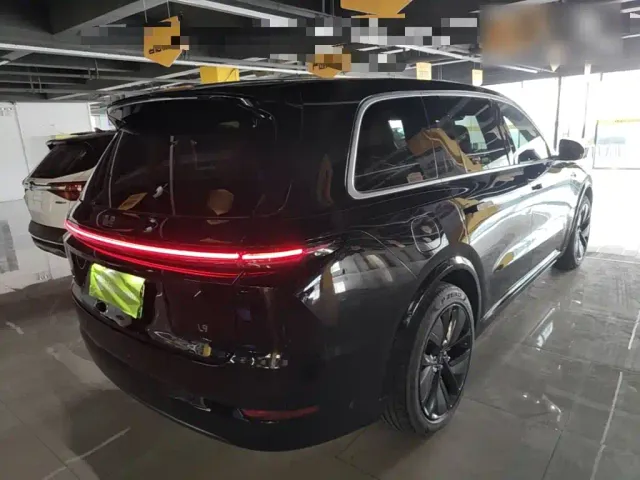 Li Auto L9 — Фото автомобиля 6