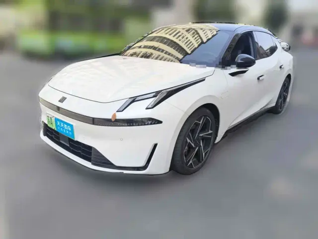 Фотография автомобиля — Lynk & Co 07 EM-P
