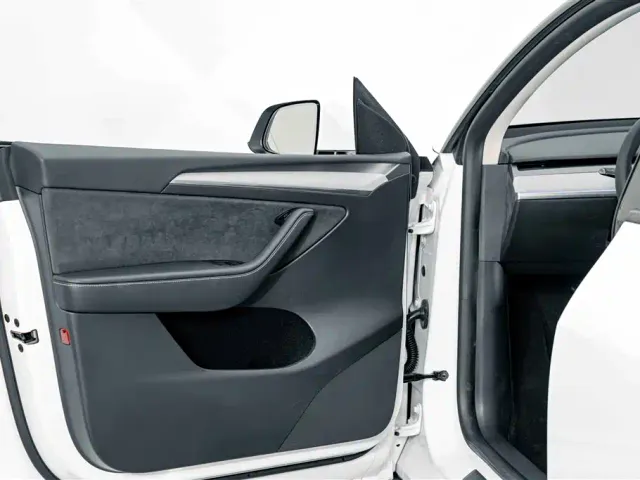 Tesla Model Y — Фото автомобиля 15