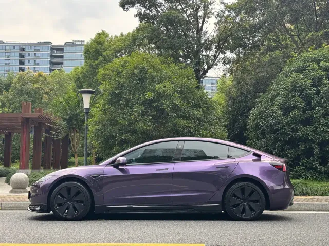 Tesla Model 3 — Фото автомобиля 4