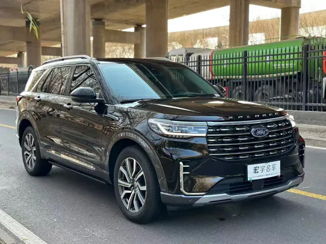 Ford Explorer — Фото автомобиля 3