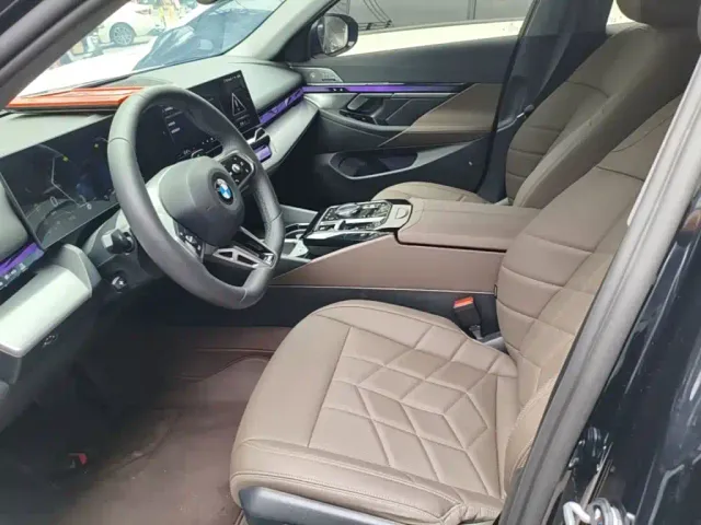 BMW 5 Series — Фото автомобиля 14