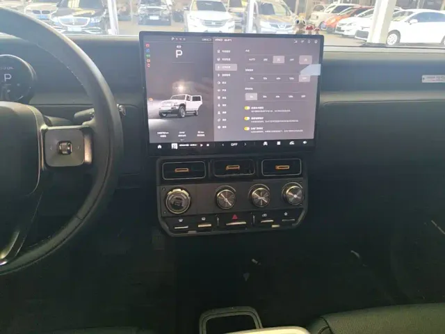 iCAR V23 — Фото автомобиля 12