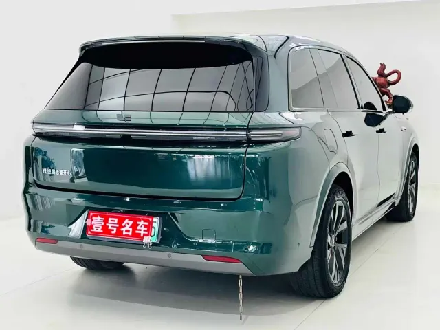 Li Auto L8 — Фото автомобиля 4
