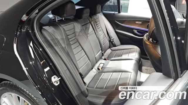 Mercedes-Benz E-Class — Фото автомобиля 10