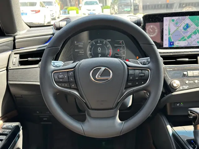 Lexus ES — Фото автомобиля 9