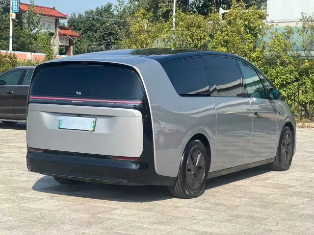 Li Auto MEGA — Фото автомобиля 12