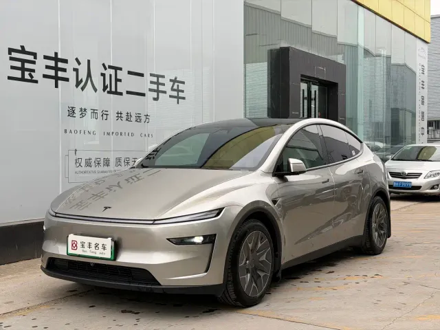 Фотография автомобиля — Tesla Model Y L