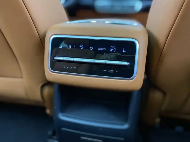 Li Auto L8 — Фото автомобиля 26