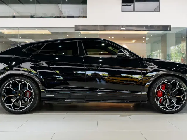 Lamborghini Urus — Фото автомобиля 20