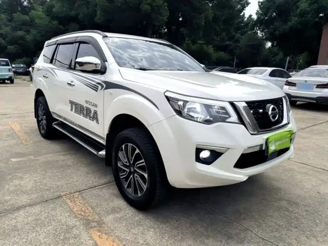 Nissan Terra — Фото автомобиля 3