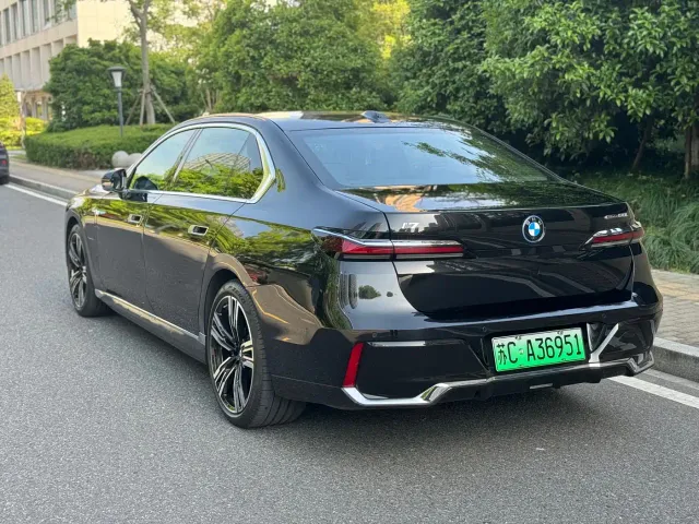 BMW i7 — Фото автомобиля 4