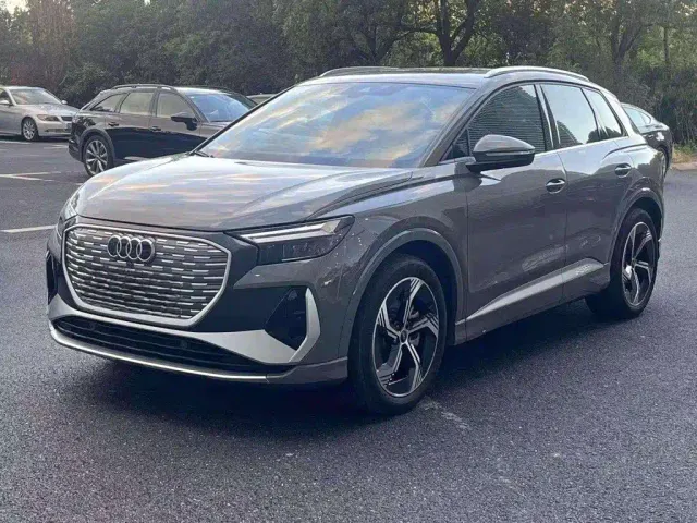 Фотография автомобиля — Audi Q4 e-tron