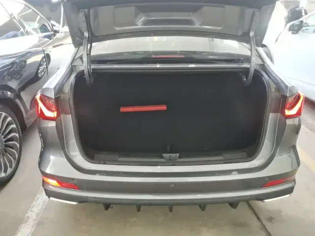 Roewe i5 — Фото автомобиля 18