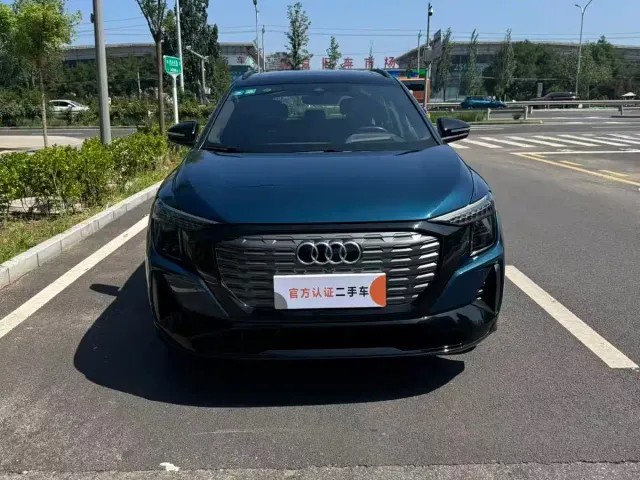 Фотография автомобиля — Audi Q5 e-tron