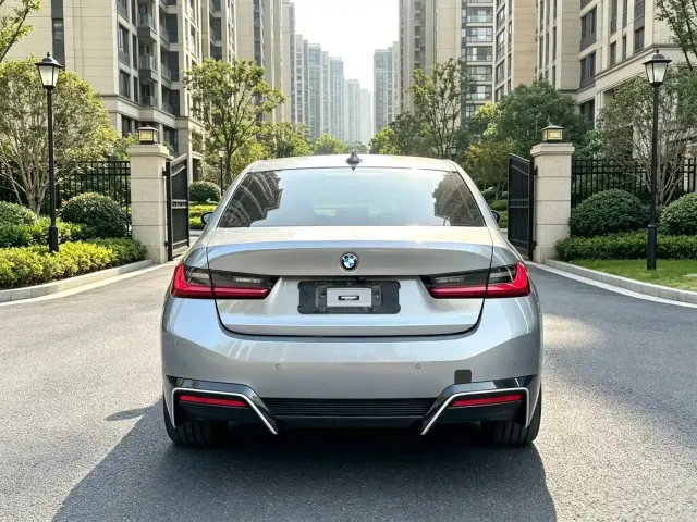 BMW BMW i3 2022 eDrive 35 L — Фото автомобиля 8