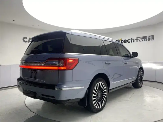 Lincoln Navigator — Фото автомобиля 5