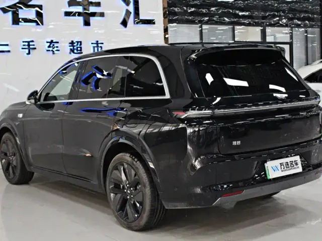 Li Auto L8 — Фото автомобиля 17