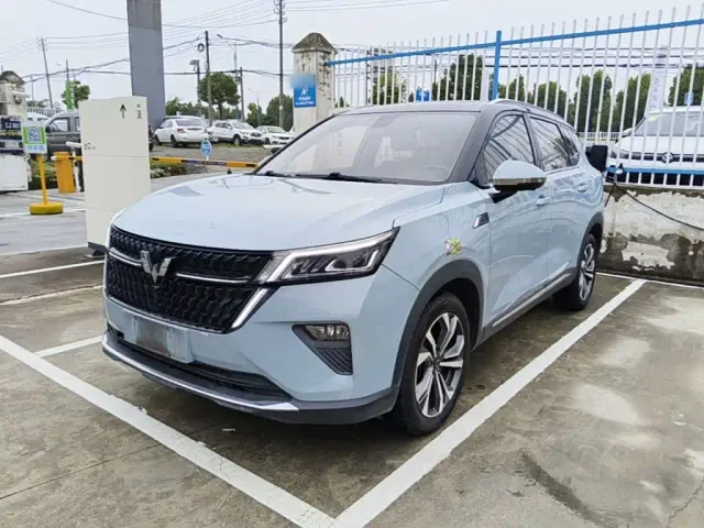 Фотография автомобиля — Wuling Asta